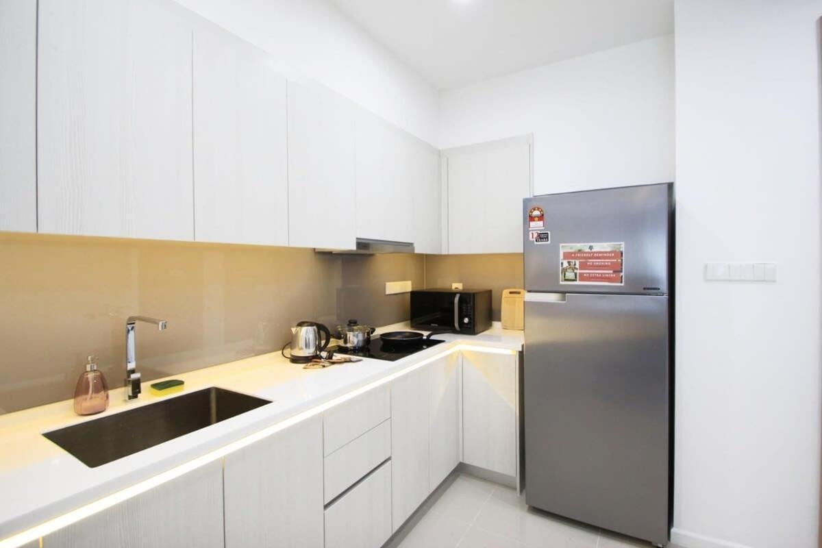 A Stylish High-Floor 2Br Suasana Suites Views Джохор Бахру Екстериор снимка