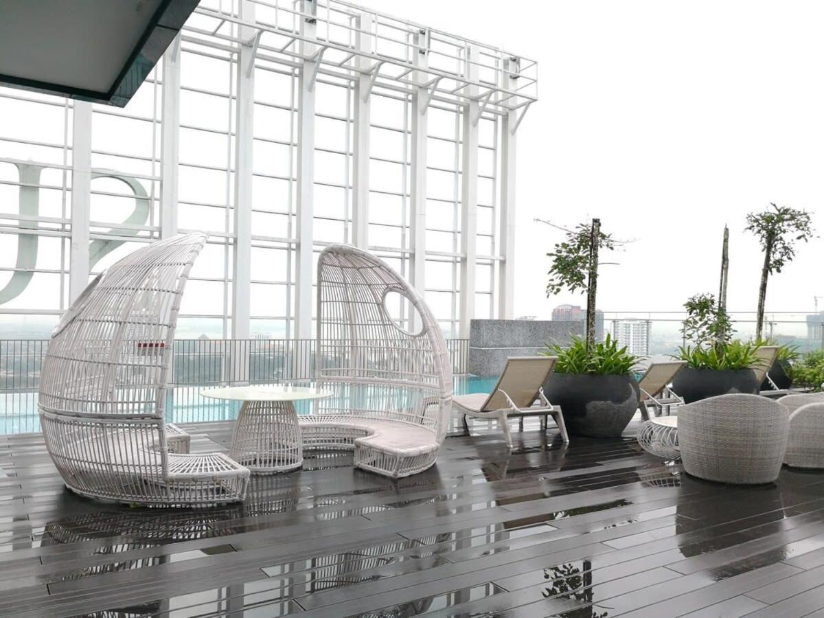 A Stylish High-Floor 2Br Suasana Suites Views Джохор Бахру Екстериор снимка