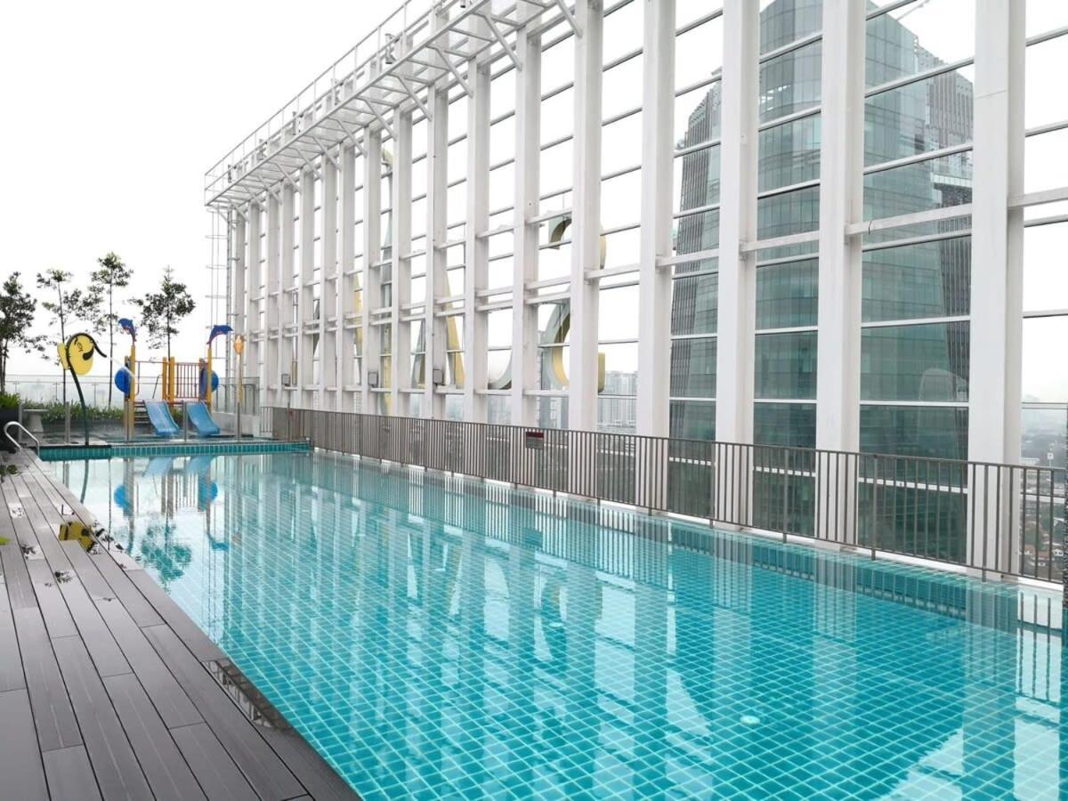 A Stylish High-Floor 2Br Suasana Suites Views Джохор Бахру Екстериор снимка